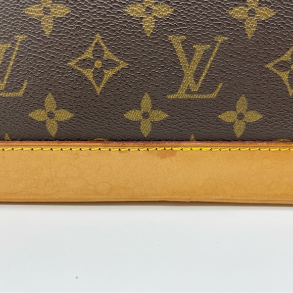 Louis Vuitton Alma Monogram HandBag - Picture 6 of 16